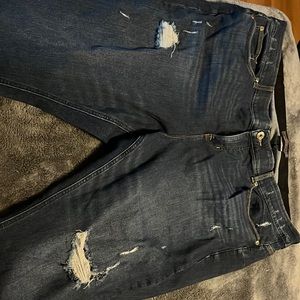 Torrid 26 R Bombshell Skinny . Destructive knees (slight tear - noted in pics)